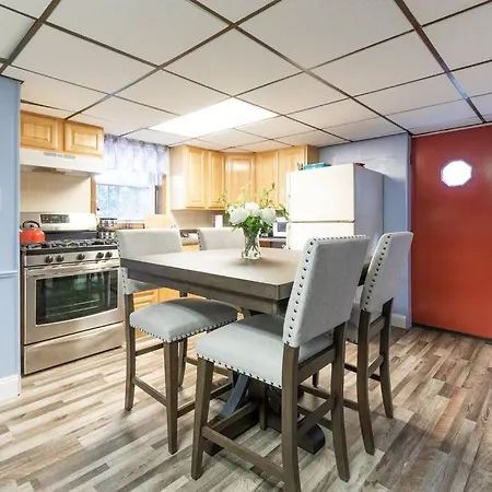 Enjoy The Simplicity Of This Cozy Studio Apartment